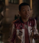 Emily_in_Paris_S02E09_WEBRip_x264-ION10_1150.jpg