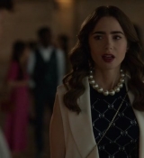 Emily_in_Paris_S02E09_WEBRip_x264-ION10_1154.jpg