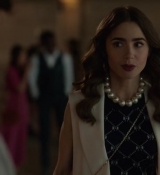 Emily_in_Paris_S02E09_WEBRip_x264-ION10_1160.jpg
