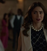Emily_in_Paris_S02E09_WEBRip_x264-ION10_1161.jpg