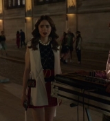 Emily_in_Paris_S02E09_WEBRip_x264-ION10_1183.jpg