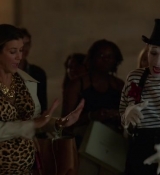 Emily_in_Paris_S02E09_WEBRip_x264-ION10_1239.jpg