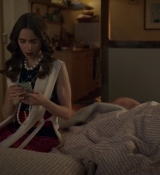 Emily_in_Paris_S02E09_WEBRip_x264-ION10_1291.jpg