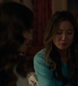 Emily_in_Paris_S02E09_WEBRip_x264-ION10_1333.jpg