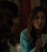 Emily_in_Paris_S02E09_WEBRip_x264-ION10_1335.jpg