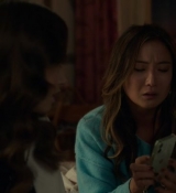 Emily_in_Paris_S02E09_WEBRip_x264-ION10_1336.jpg