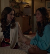 Emily_in_Paris_S02E09_WEBRip_x264-ION10_1341.jpg