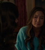Emily_in_Paris_S02E09_WEBRip_x264-ION10_1353.jpg