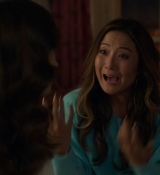 Emily_in_Paris_S02E09_WEBRip_x264-ION10_1393.jpg