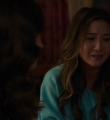 Emily_in_Paris_S02E09_WEBRip_x264-ION10_1398.jpg