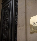 Emily_in_Paris_S02E09_WEBRip_x264-ION10_1434.jpg