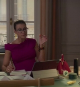 Emily_in_Paris_S02E09_WEBRip_x264-ION10_1450.jpg