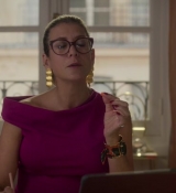 Emily_in_Paris_S02E09_WEBRip_x264-ION10_1464.jpg