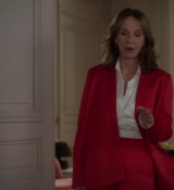Emily_in_Paris_S02E09_WEBRip_x264-ION10_1467.jpg