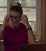 Emily_in_Paris_S02E09_WEBRip_x264-ION10_1479.jpg