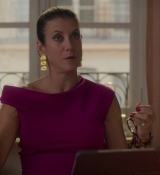 Emily_in_Paris_S02E09_WEBRip_x264-ION10_1482.jpg