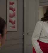 Emily_in_Paris_S02E09_WEBRip_x264-ION10_1512.jpg