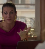 Emily_in_Paris_S02E09_WEBRip_x264-ION10_1533.jpg