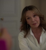 Emily_in_Paris_S02E09_WEBRip_x264-ION10_1552.jpg