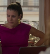 Emily_in_Paris_S02E09_WEBRip_x264-ION10_1556.jpg