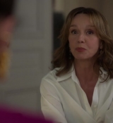 Emily_in_Paris_S02E09_WEBRip_x264-ION10_1576.jpg