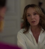 Emily_in_Paris_S02E09_WEBRip_x264-ION10_1579.jpg