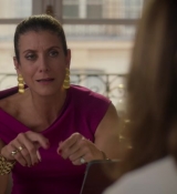 Emily_in_Paris_S02E09_WEBRip_x264-ION10_1592.jpg