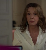 Emily_in_Paris_S02E09_WEBRip_x264-ION10_1599.jpg