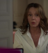 Emily_in_Paris_S02E09_WEBRip_x264-ION10_1600.jpg