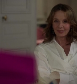 Emily_in_Paris_S02E09_WEBRip_x264-ION10_1678.jpg