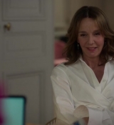 Emily_in_Paris_S02E09_WEBRip_x264-ION10_1681.jpg