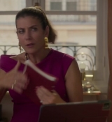 Emily_in_Paris_S02E09_WEBRip_x264-ION10_1691.jpg