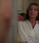 Emily_in_Paris_S02E09_WEBRip_x264-ION10_1725.jpg