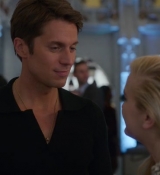 Emily_in_Paris_S02E09_WEBRip_x264-ION10_1829.jpg