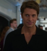 Emily_in_Paris_S02E09_WEBRip_x264-ION10_1856.jpg