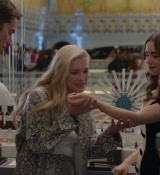 Emily_in_Paris_S02E09_WEBRip_x264-ION10_1859.jpg