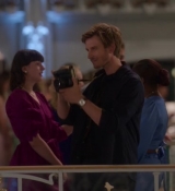 Emily_in_Paris_S02E09_WEBRip_x264-ION10_1889.jpg