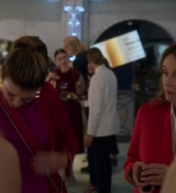 Emily_in_Paris_S02E09_WEBRip_x264-ION10_1929.jpg