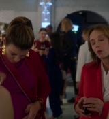 Emily_in_Paris_S02E09_WEBRip_x264-ION10_1933.jpg