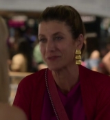 Emily_in_Paris_S02E09_WEBRip_x264-ION10_1947.jpg