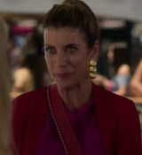 Emily_in_Paris_S02E09_WEBRip_x264-ION10_1949.jpg