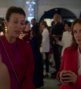 Emily_in_Paris_S02E09_WEBRip_x264-ION10_1952.jpg