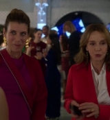 Emily_in_Paris_S02E09_WEBRip_x264-ION10_1957.jpg
