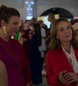 Emily_in_Paris_S02E09_WEBRip_x264-ION10_1958.jpg