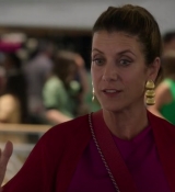 Emily_in_Paris_S02E09_WEBRip_x264-ION10_1974.jpg