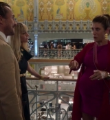 Emily_in_Paris_S02E09_WEBRip_x264-ION10_2036.jpg
