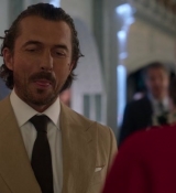 Emily_in_Paris_S02E09_WEBRip_x264-ION10_2052.jpg