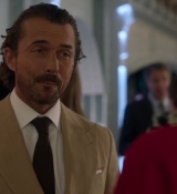 Emily_in_Paris_S02E09_WEBRip_x264-ION10_2053.jpg