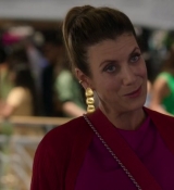 Emily_in_Paris_S02E09_WEBRip_x264-ION10_2055.jpg