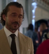 Emily_in_Paris_S02E09_WEBRip_x264-ION10_2069.jpg